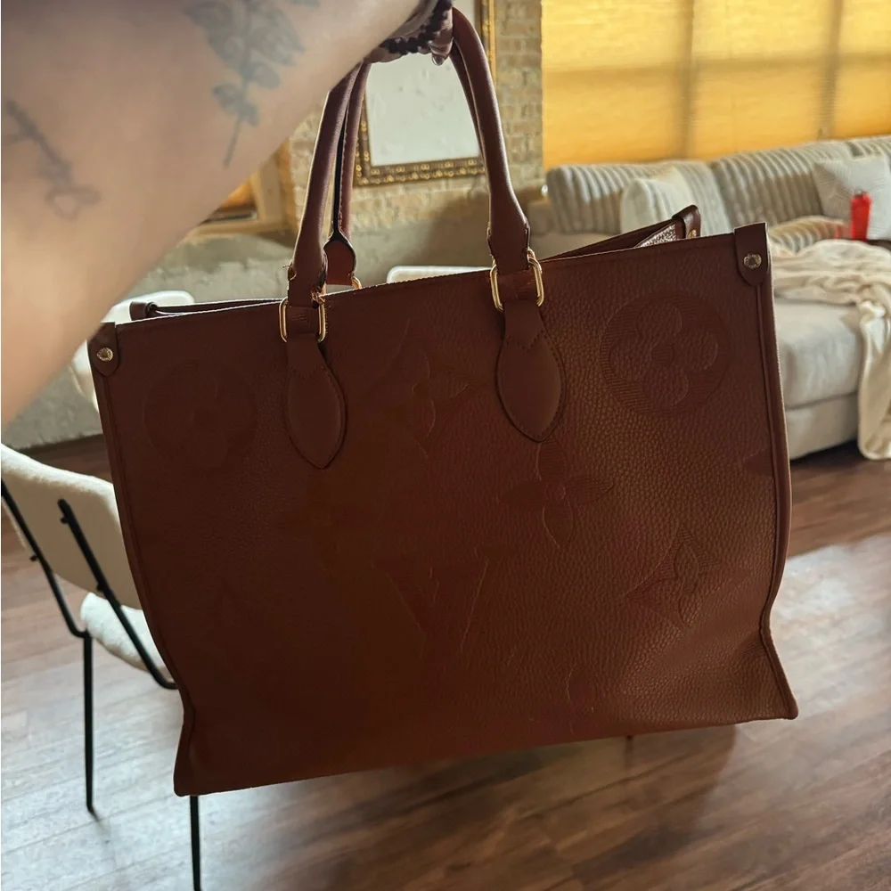 LV Camel Monogram Totebag - Picture 5 of 8